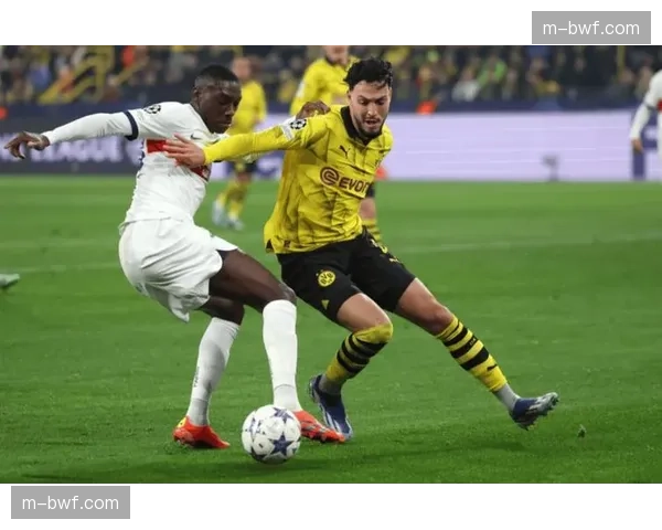 多特蒙德客场采取密集防守，亚特兰大必须强攻争取翻盘