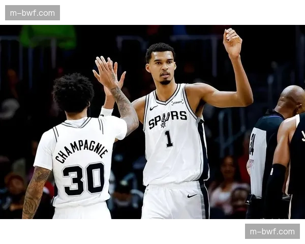 马刺121-94大胜太阳，文班亚马统治攻防两端